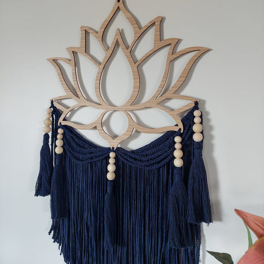LOTUS | Med Hanger